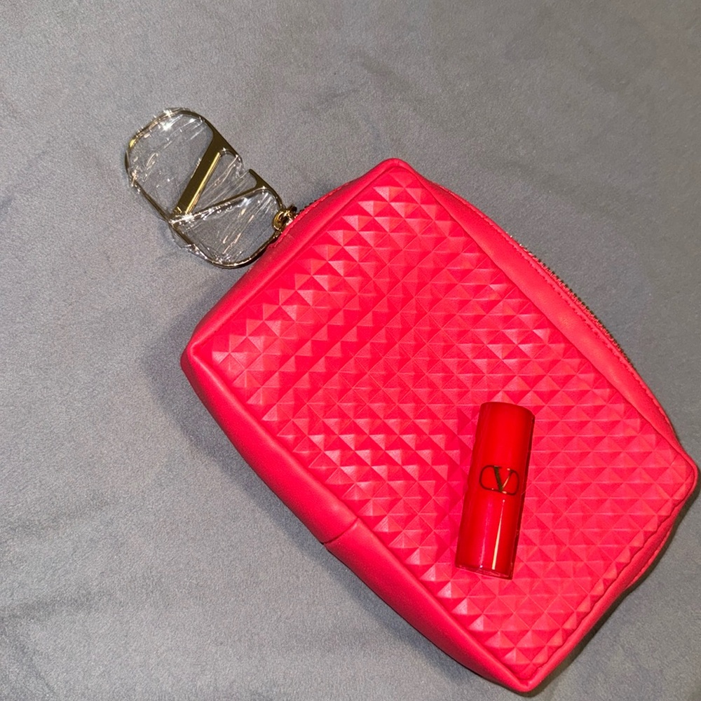 BRAND NEW VALENTINO TRAVEL MAKEUP OR KEY BAG WITH A GORGEOUS NUDE MINI LIPSTICK!